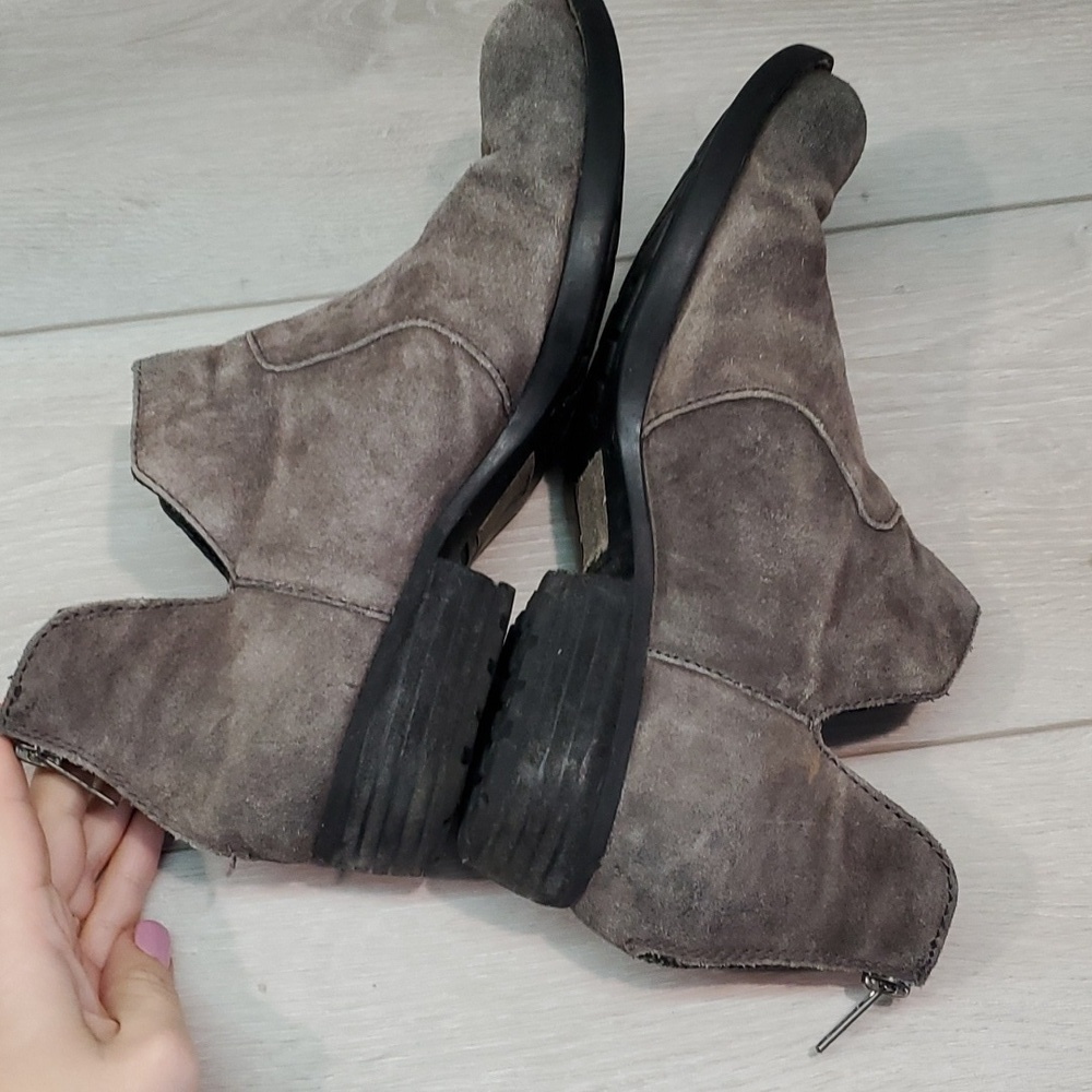 Born Women Kerri Peltro Distressed Leather Heels Boots shoes sz 7.5M - Picture 8 of 16